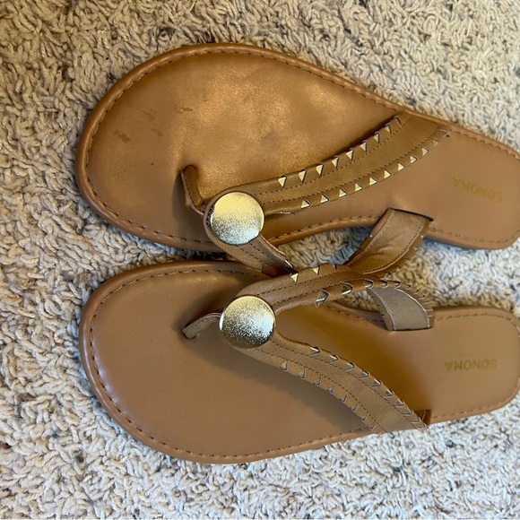 Sonoma brown and gold flip flops - Picture 2 of 3